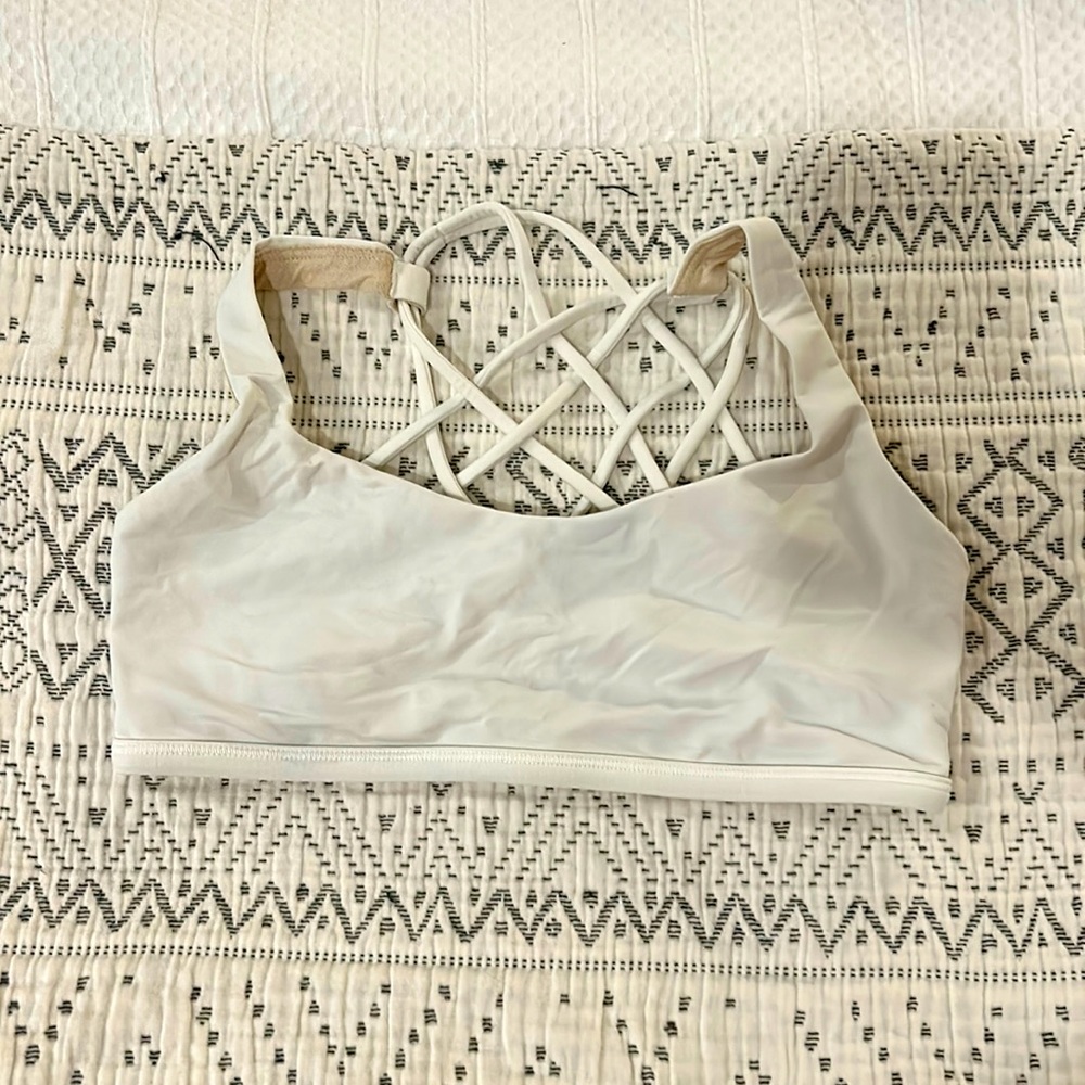 Lululemon Free to Be Sports Bra